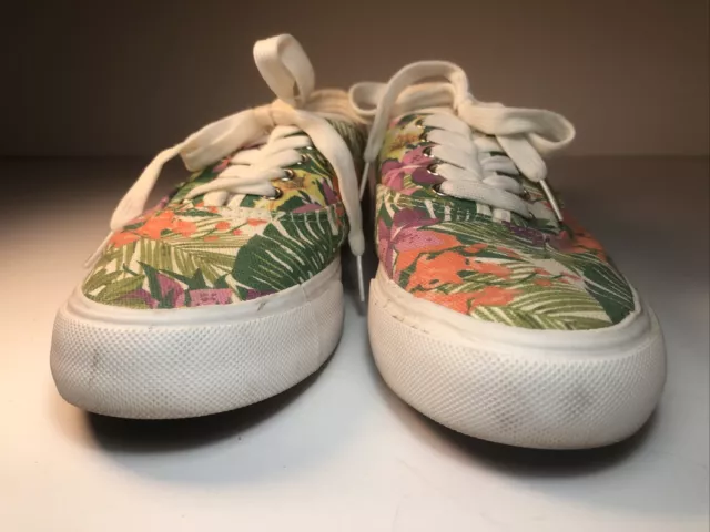 Women’s Cushion Walk by Avon canvas floral sneakers size 8 3