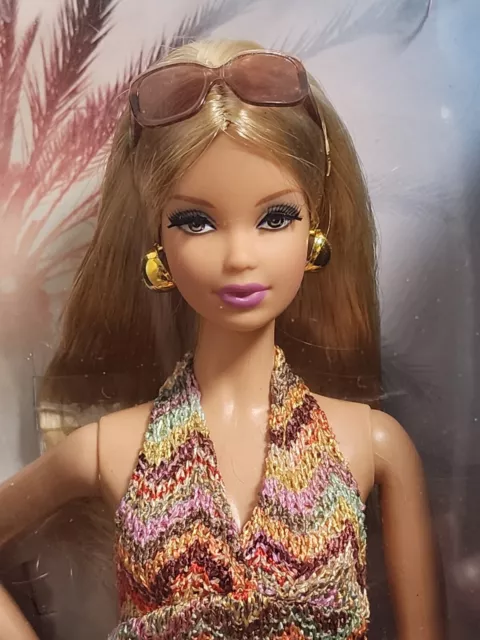 NRFB 2012 Barbie The Look City Shopper Doll
