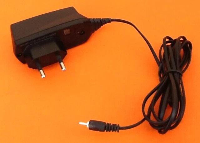 Chargeur Nokia AC-8E Imput 100-240V 50-60Hz / 175ma Output : DC 5V / 890ma