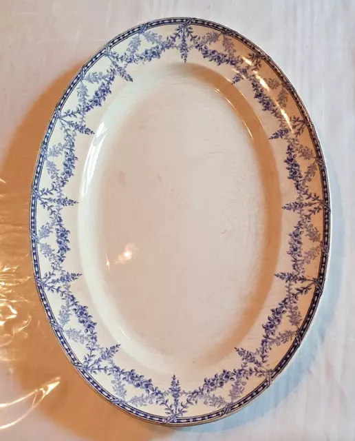 GRAND PLAT OVALE CREIL ET MONTEREAU LABRADOR Service Mignon fin 19ème.