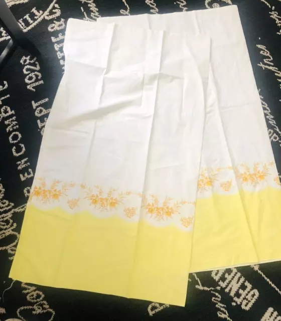 PAIR Vtg Unused RETRO Scalloped Yellow Floral King Pillowcases Goldenrod a