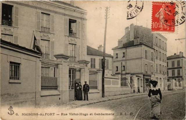 CPA HOUSES-ALFORT - Rue Victor-Hugo et Gendarmerie (390209)