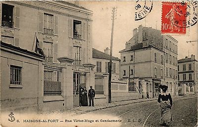 CPA maisons-Alfort-rue victor-Hugo and gendarmerie (390209)