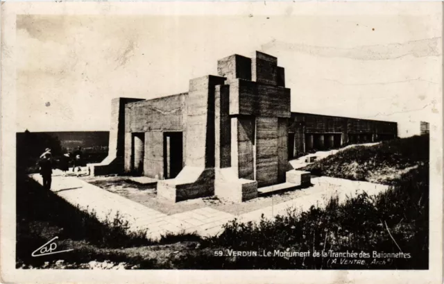 CPA VERDUN - Le Monument de la Tranchée des Baionnettes (432188)