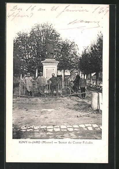 CPA Igny-le-Jard, Statue du Comte Paladin