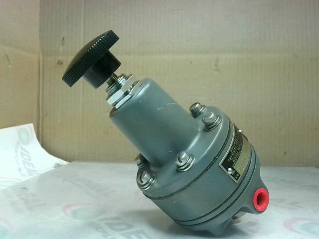 Moore 40H100 1/4" NPT Pressure Regulator 1.5-100 PSIG - New No Box