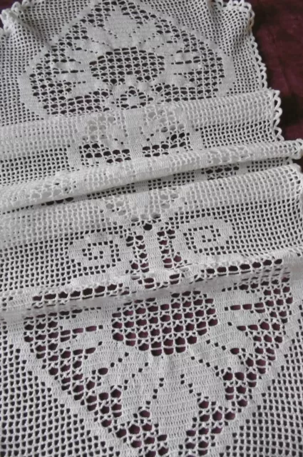 Immense chemin de table OU petite nappe en CROCHET au tour FESTONNé