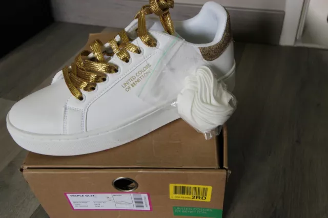 UNITED COLORS OF BENETTON Baskets lacées blanches et dorées Taille 42 (9)