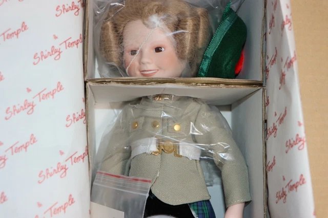 Shirley Temple “Wee Willie Winkie” Porcelain Doll Danbury Mint Condition 2