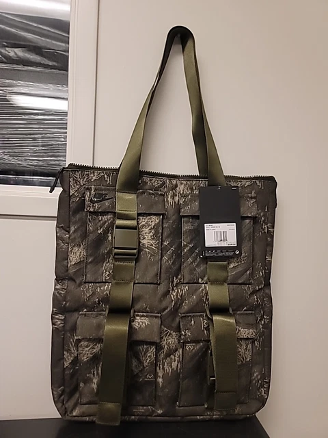 Nike pocket tote 2025