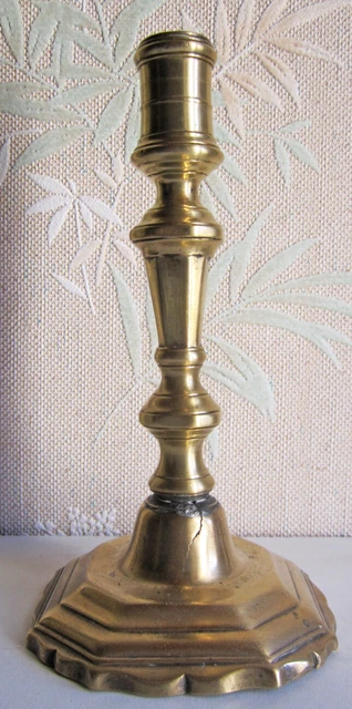 Bougeoir Ancien En Bronze - Décor Fleurs De Lys Et Tête - Sans Marque