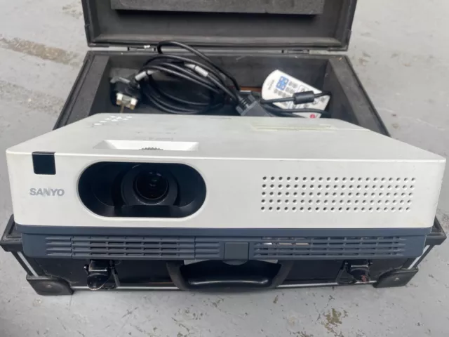 Sanyo PLC-XD2600 XGA 3LCD 2600 Lumens Professional Projector