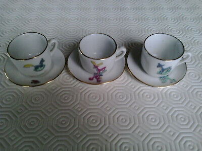 Dînette vintage : service à café trois tasses et leur soucoupe en porcelaine