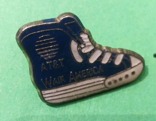 pins sport basket media chaussure de basket pin's AT&T Walk America 