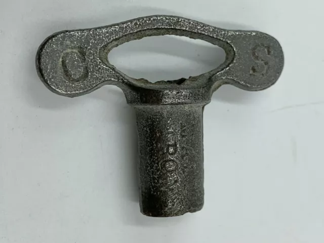 ANTIQUE CS MALL IRON - CAST IIRON SQUARE KEY   Radiator Gas Valve Water Clock