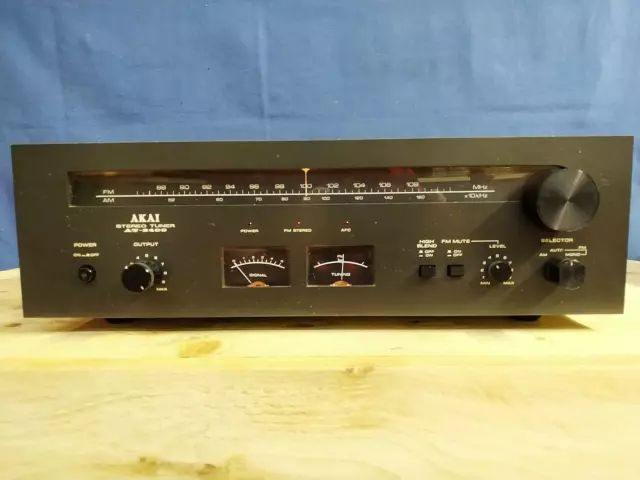 AKAI AT-2400 SINTONIZZATORE VINTAGE"TOP" PRIMI ANNI 70-1970's STEREO AM/FM TUNER