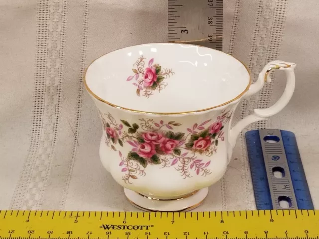 ROYAL ALBERT LAVENDER ROSE Tea Cup MADE IN ENGLAND