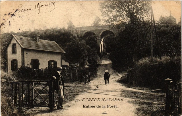 CPA ÉVREUX-Navarre - Entrée de la Foret (297051)