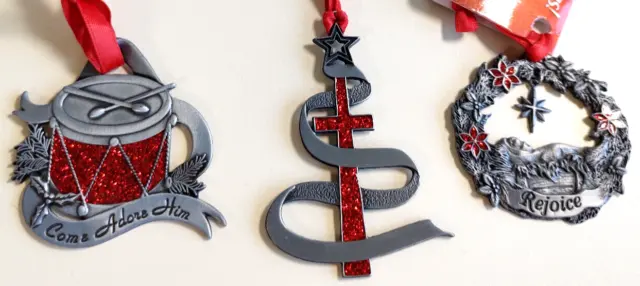 3 Ornaments of Faith w/Red Glitter~Wreath, Ribbon on Cross, Drum~Pewter?~CTA