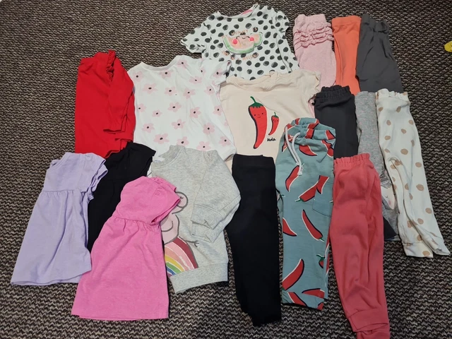 bundle of girls clothes age 12/18 months 18 pieces.