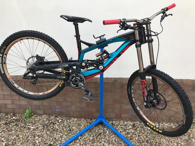 Komeri Mega Beast Downhill Bike Downhill For Kids YT INDUSTRIES