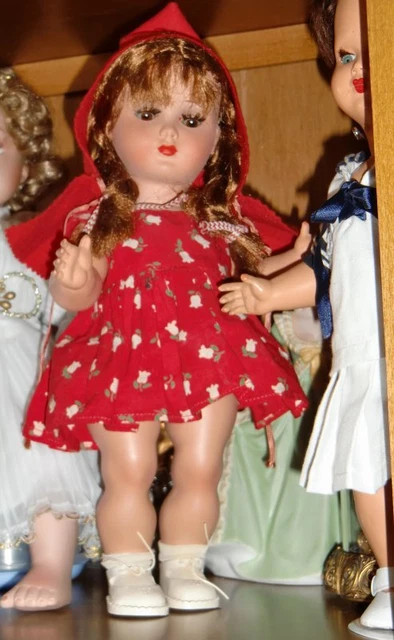 MAGNIFIQUE RARE poupée BELLA  30 CM tenue d'origine  C9 LE PETIT CHAPERON ROUGE