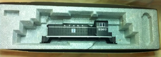 KATO #37-102 EMD NW2 Phase 1 ATSF Diesel locomotive #2367