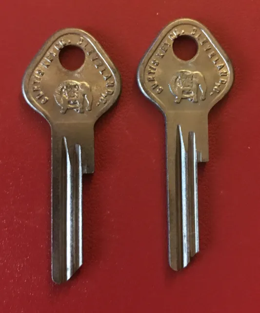Curtis brand key blanks Y127   ( set of 2)                               [L]