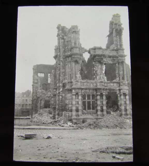 Glas magische Laterne Rutsche ARRAS STADTHAUS ZERSTÖRT UM 1. WW WW FRANKREICH