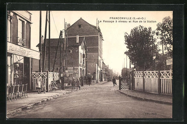CPA Franconville, Le Passage à level and Rue de la Station