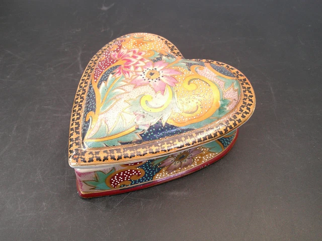 Boîte Vintage En étain Forme Cœur - Décor Papillons Et Fleurs - Occasion