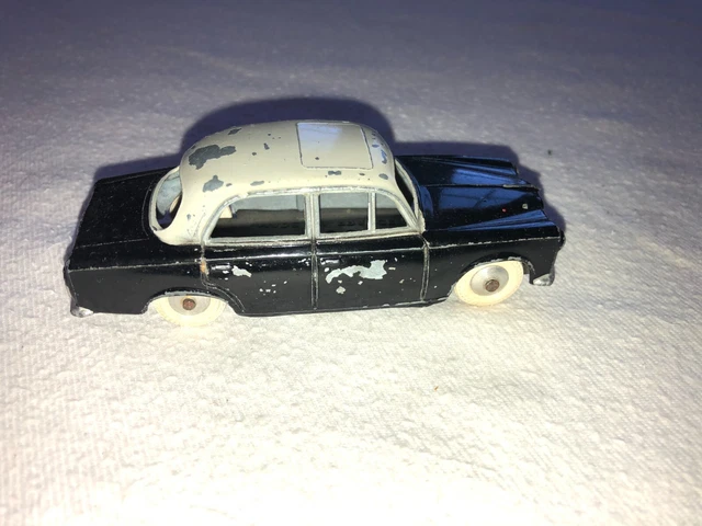 Quiralu 1:43 Diecast Peugeot D,4,A Post Van 1990 - UK