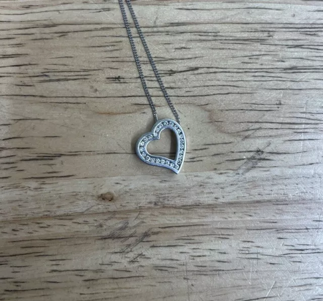 9K White Gold Diamond Heart Pendant With 17 1/2 Inch Curb Chain