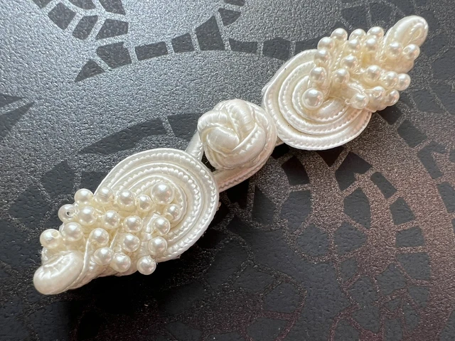5 pares de sujetadores de botones de rana nudo chino con cuentas de perlas satén Cheongsam marfil 9 cm