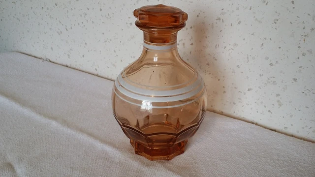 Ancienne Carafe en verre avec son bouchon