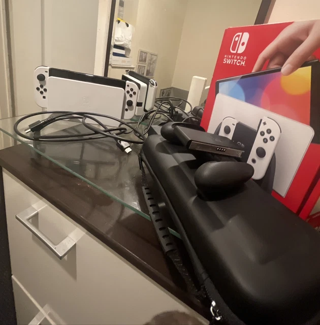 NINTENDO SWITCH OLED- 64GB - White + Screen protector ( Already On) and