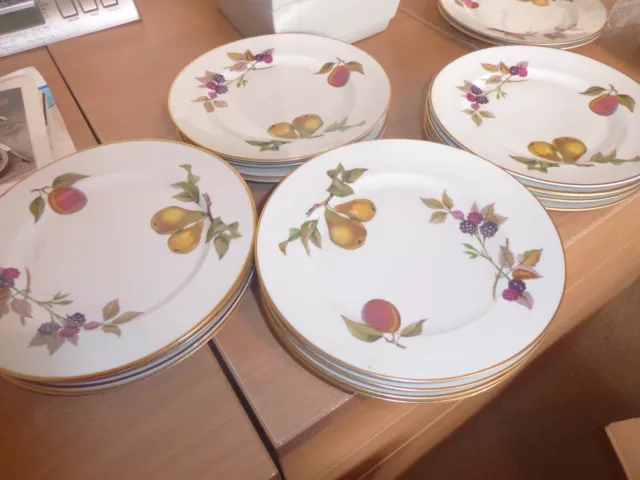 Royal Worcester Evesham set 4 side plates