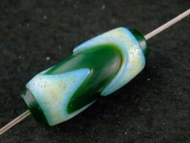 Exquisite Pure Tibetan Green Agate Dzi Hand Carved *Tiger Teeth* Bead HH165