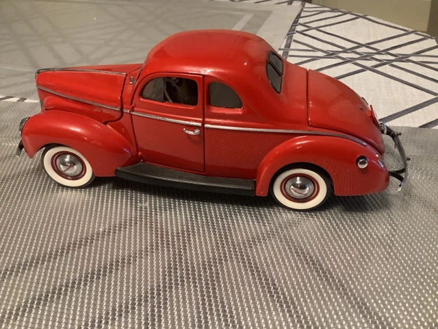 Ford Deluxe Coupé rouge 1940 Danbury Mint échelle 1:24 modèle