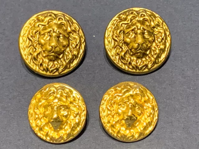 BOUTONS DE COLLECTION ANCIENS MÉTAL DORÉ TÊTES  DE LION 22 / 18 mm