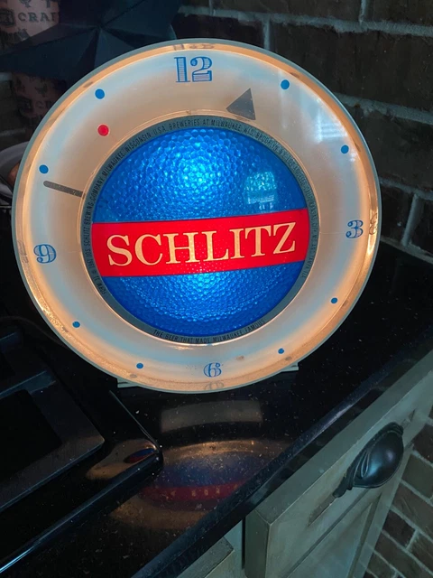 Vintage 1961 Schlitz Light-up Beer Motion Clock Vintage 1961 Schlitz Light-up Beer Motion Clock