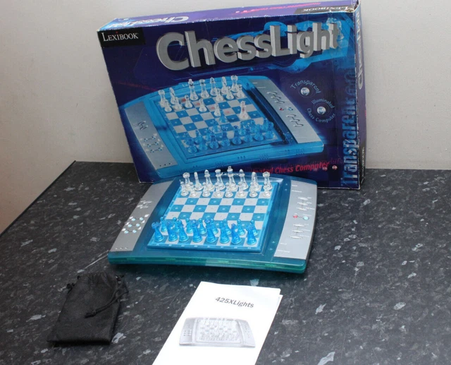 Juego de ajedrez electrónico ChessLight® con luces y piezas de ajedrez translúcidas