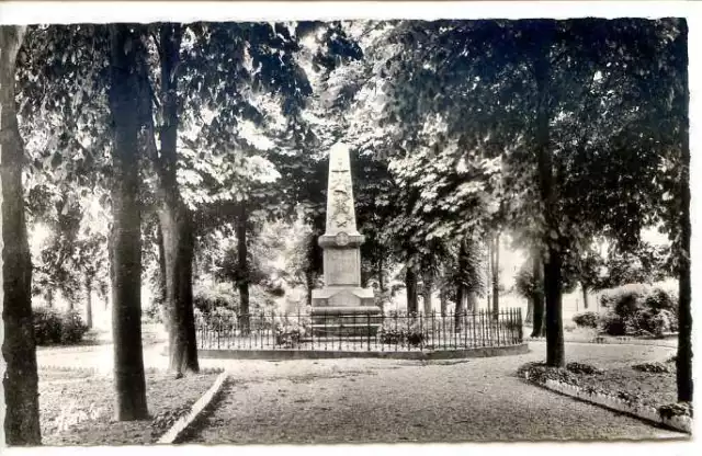 CP 91 ESSONNE - Pussay - Le monument aux Morts