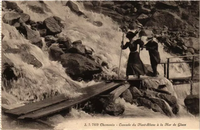 CPA CHAMONIX Cascade du Nant-Blanc a la Mer de Glace (618601)