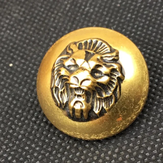 Ancien bouton doré Tête de lion.