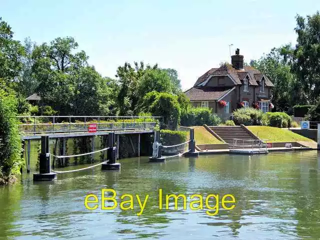 Photo 6x4 Lock Keeper's Cottage Old Windsor Lock The lock at Old Windsor  c2014