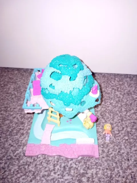Polly Pocket 1994 BlueBird Tree House with 1 Figure