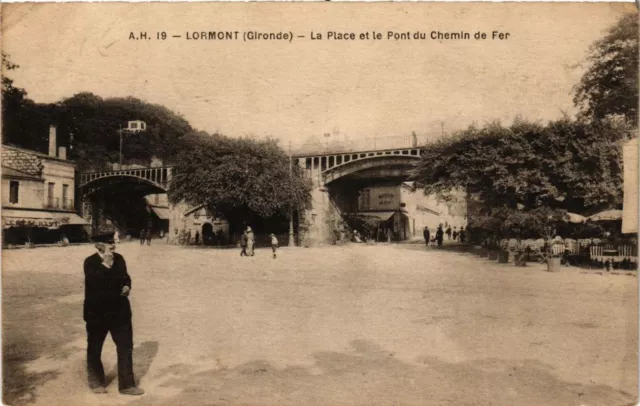 CPA LOTMONT La Place et le Pont du Chemin de Fer (336352)