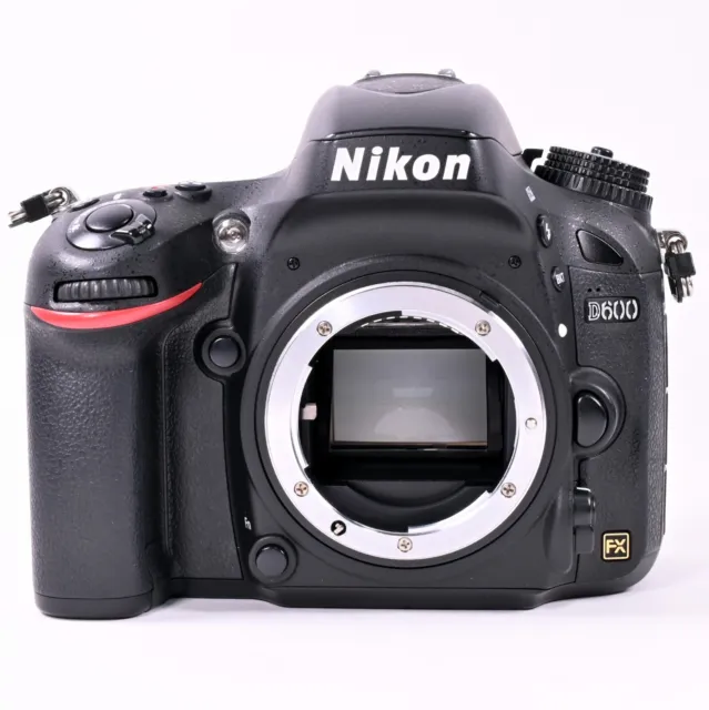 Near Mint w/box Nikon D600 24.3MP Digital SLR Camera Body Sutter 5770 clicks