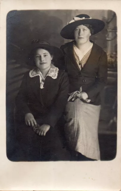 BE741 Carte Photo vintage card RPPC Femme woman mode fashion chapeau